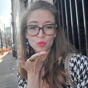 Meet your Posher, Olivia